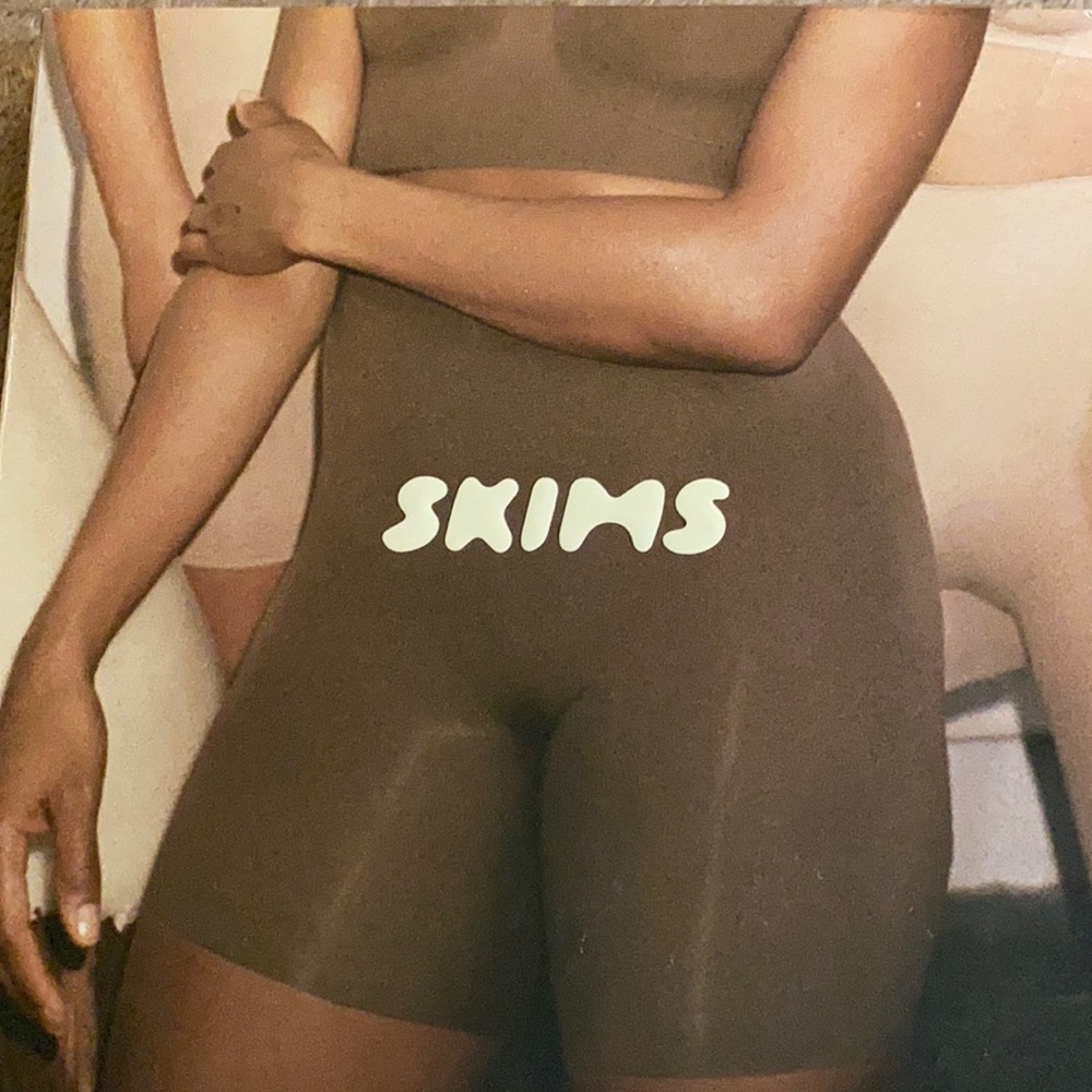 SKIMS COCOA Sculpt Short Mid Thigh w/ Open Gusset - Size S/M